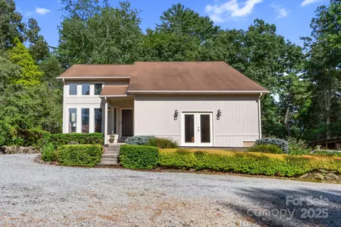 202 Merriwood Ln, Hendersonville, NC 28791