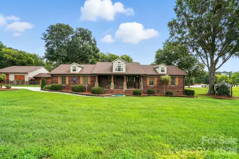 3369 Roberta Rd, Concord, NC 28027