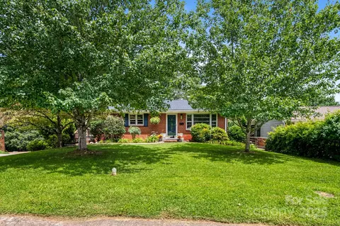 28 Woodgate Rd, Asheville, NC 28806