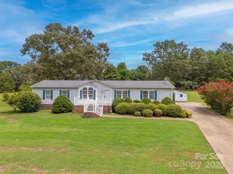 198 Twin Creeks Rd, Mooresboro, NC 28114