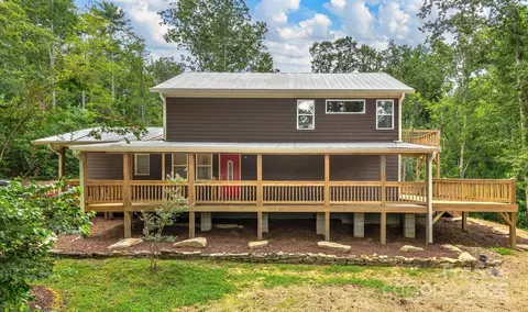 114 Nature Dr, Hendersonville, NC 28792