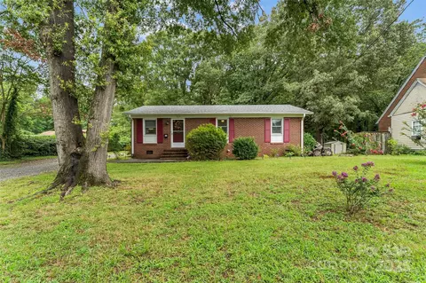 929 3rd Se St SE, Hickory, NC 28602