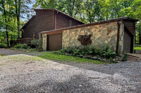 1000 Stone Creek Dr, Yadkinville, NC 27055