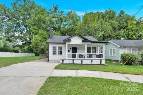 319 N Hoskins Rd, Charlotte, NC 28216