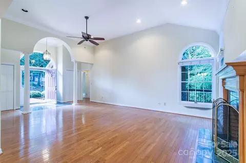 Living - 185 Oak Ridge Dr, Clyde, NC 28721 photo 2 of 5