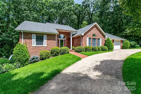 185 Oak Ridge Dr, Clyde, NC 28721