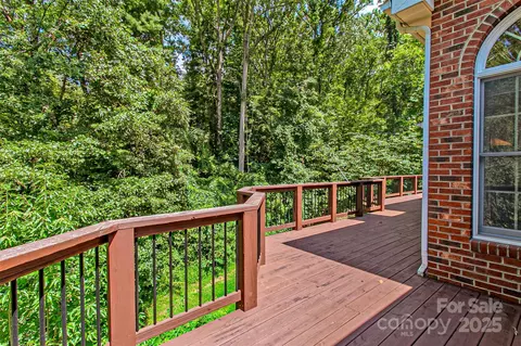 Exterior - 185 Oak Ridge Dr, Clyde, NC 28721 photo 4 of 7