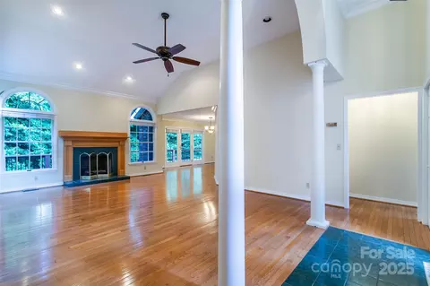 Living - 185 Oak Ridge Dr, Clyde, NC 28721 photo 4 of 5