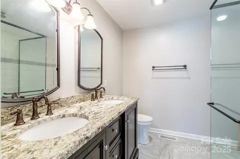Bath - 185 Oak Ridge Dr, Clyde, NC 28721 photo 2 of 2
