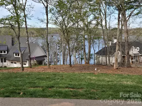 178 Kingfisher 29 Ct #29, Badin Lake, NC 28127
