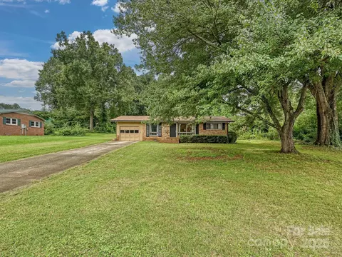 2283 Hillside Dr, Newton, NC 28658