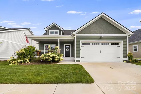 243 Leyland Cir, Hendersonville, NC 28792