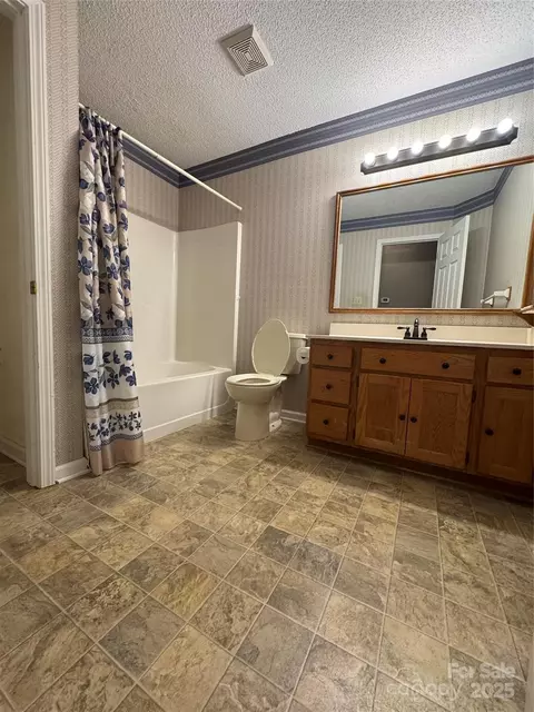 Bath - 110 Proctor Dr, Salisbury, NC 28147 photo 2 of 2