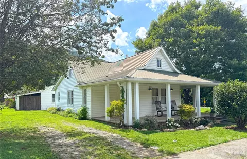 227 Lawson St, Hot Springs, NC 28743