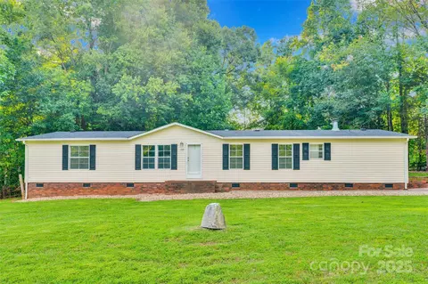 166 Crystal Bay Dr, Mooresville, NC 28115