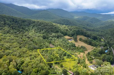 99999 Rock Creek Rd, Burnsville, NC 28714