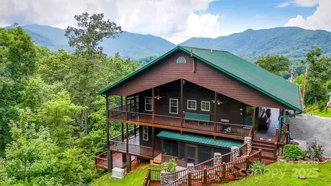 100 Chestnut Oak Rdg, Robbinsville, NC 28771
