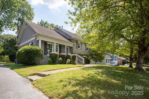 6917 Lancer Dr, Charlotte, NC 28226