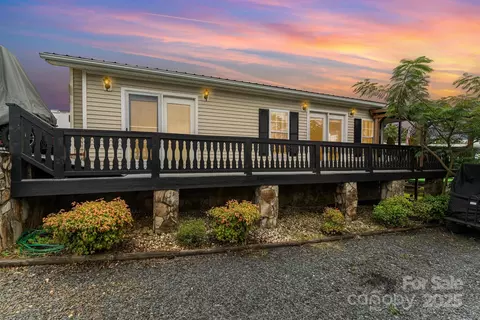 102 Scenic View Ln, New London, NC 28127