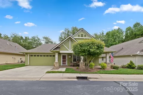 44 Gray Wolf Ln, Hendersonville, NC 28792