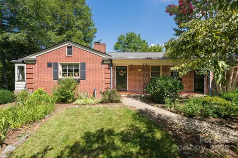 87 Shorewood Dr, Asheville, NC 28804
