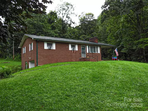 613 Hungry Creek Rd, Canton, NC 28716