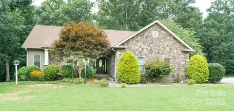 3615 Hollow Oak Ln, Lenoir, NC 28645