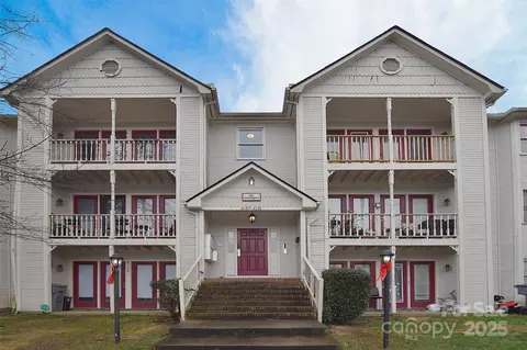6120 Meadow Rose Ln, Charlotte, NC 28215