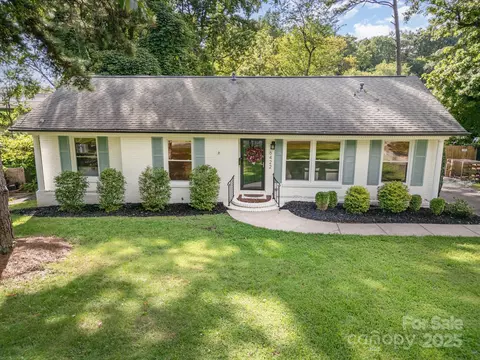 6422 Candlewood Dr, Charlotte, NC 28210