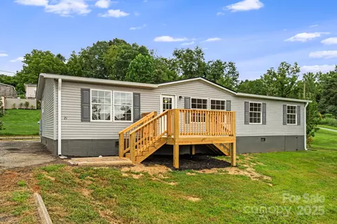 21 Toms Rd, Candler, NC 28715