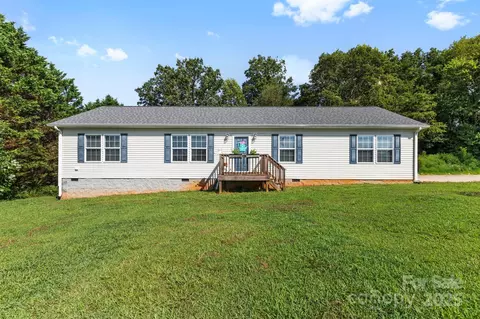 288 Howard Norton Dr, Hiddenite, NC 28636