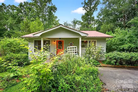 711 N Oconeechee Ave, Black Mountain, NC 28711