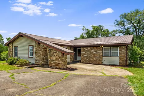 289 Morlin Acres Dr, Marshall, NC 28753