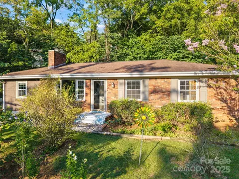 68 Bassett Rd, Asheville, NC 28804