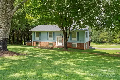 4745 16th Street Ne Dr NE, Hickory, NC 28601