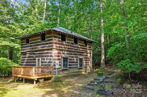 118 Blossom Rd, Brevard, NC 28712