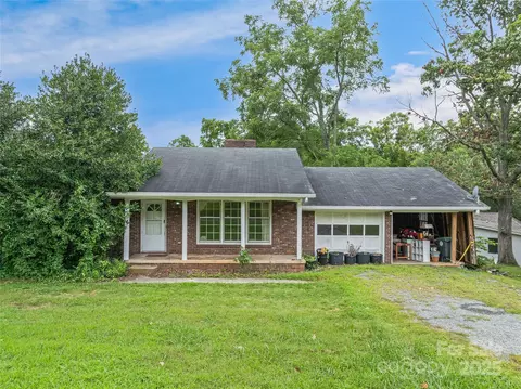203 Barton Rd, Asheville, NC 28804