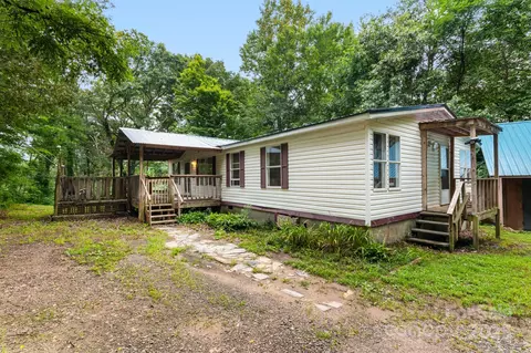 28 Myrtle Rd, Swannanoa, NC 28778
