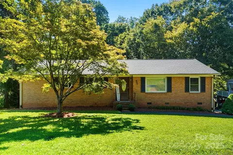 305 Rankin Ave, Lowell, NC 28098