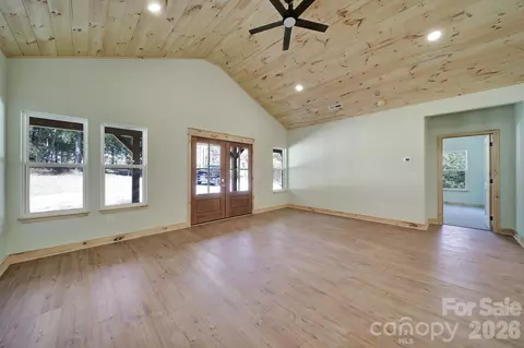 Living - 230 E Doc Garris Rd, Lancaster, SC 29720 photo 2 of 3
