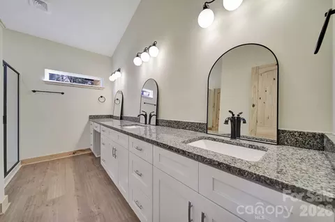 Bath - 230 E Doc Garris Rd, Lancaster, SC 29720 photo 3 of 3