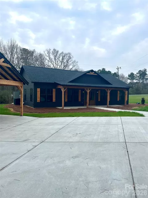 Exterior - 230 E Doc Garris Rd, Lancaster, SC 29720 photo 2 of 8