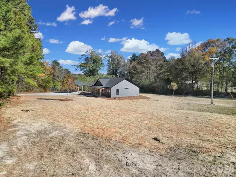 Exterior - 230 E Doc Garris Rd, Lancaster, SC 29720 photo 5 of 8