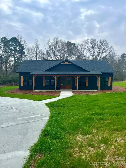 230 E Doc Garris Rd, Lancaster, SC 29720