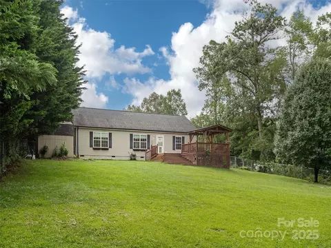 15 Starling Way, Hendersonville, NC 28792
