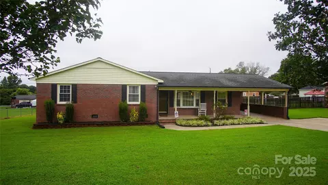 112 White Plains Dr, Kings Mountain, NC 28086