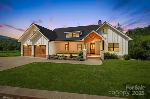 111 Oak Mountain Dr, Leicester, NC 28748