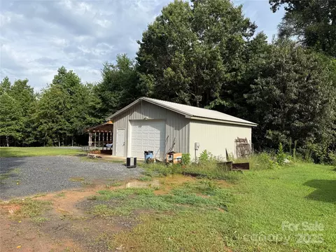 637 Ridge Rd, Marion, NC 28752