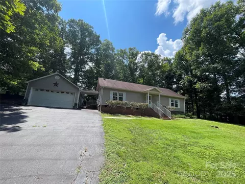 136 Lantern Ct, Troy, NC 27371 photo 3