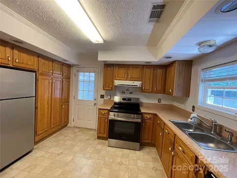 136 Lantern Ct, Troy, NC 27371 photo 7